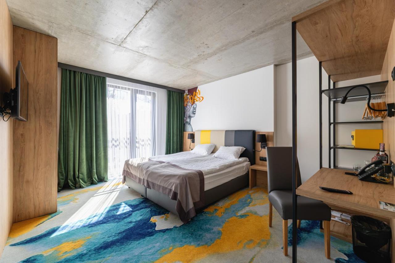 Optima Collection Mural 3*
