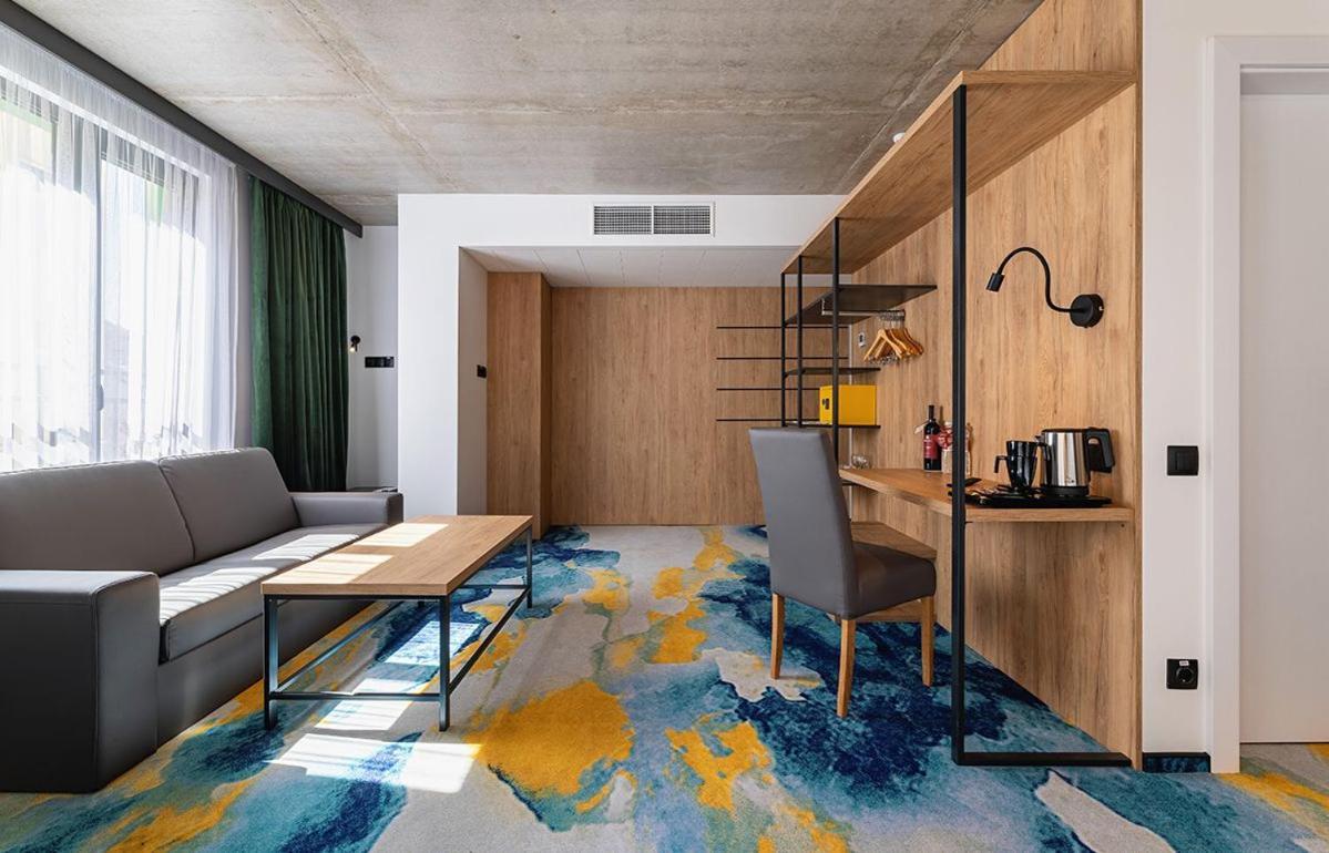 Optima Collection Mural 3*